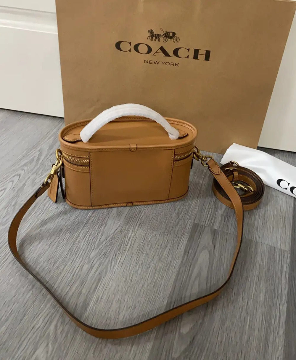 Coach Box Bag - Picture 5 of 8